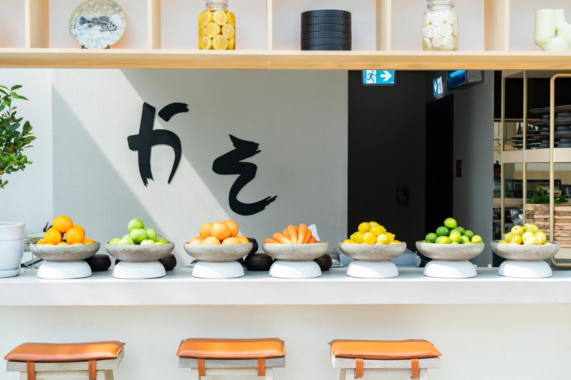 Hyatt Centric Jumeirah ドバイ エクステリア 写真 The restaurant's bar