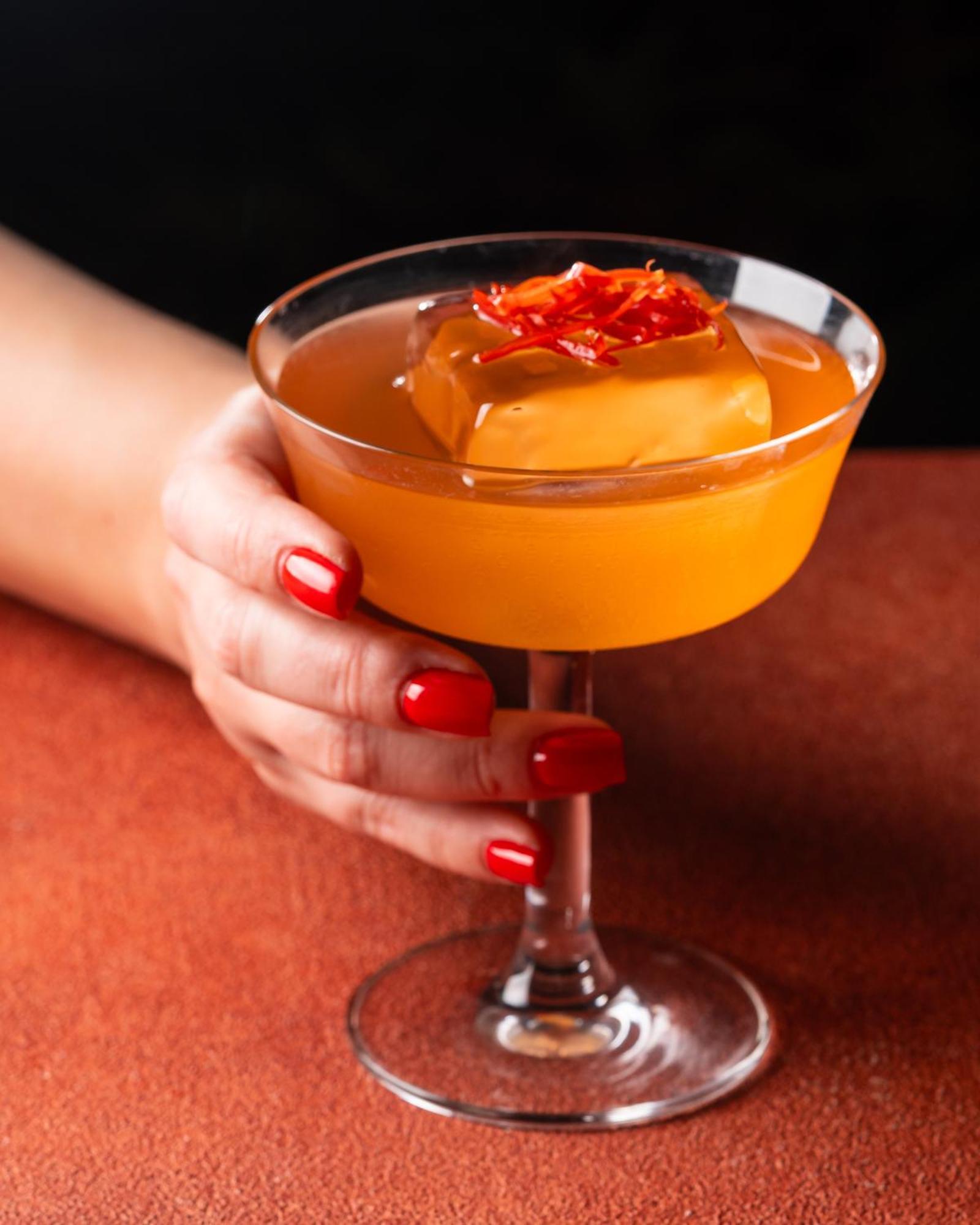 Hyatt Centric Jumeirah ドバイ エクステリア 写真 A pumpkin spice martini